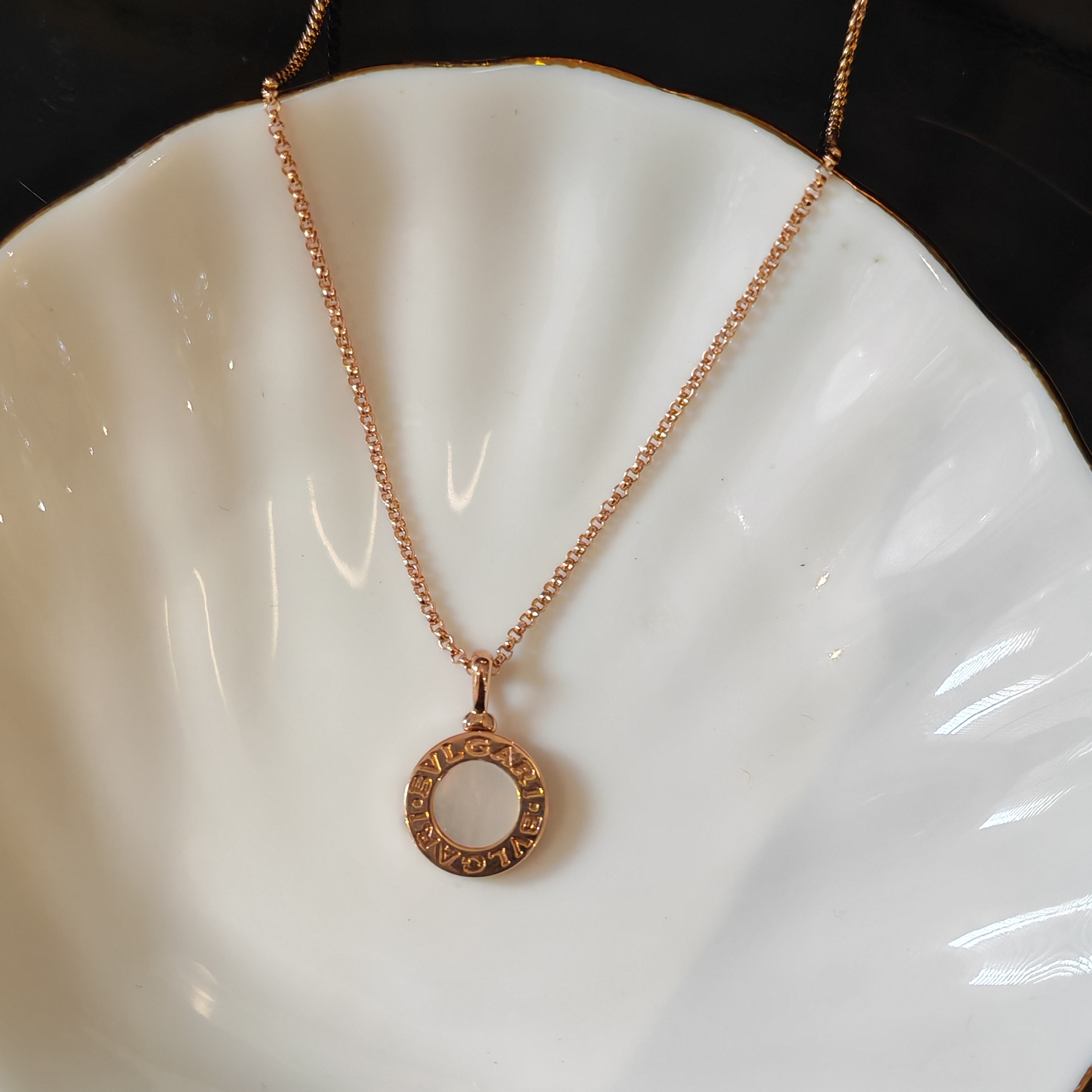 99新 BVLGARI/宝格丽 白贝双面饼项链/18k玫瑰金/24年盒证 XW