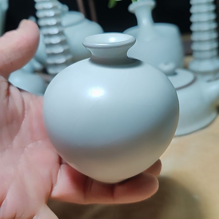 官瓷天青釉豆豆瓶