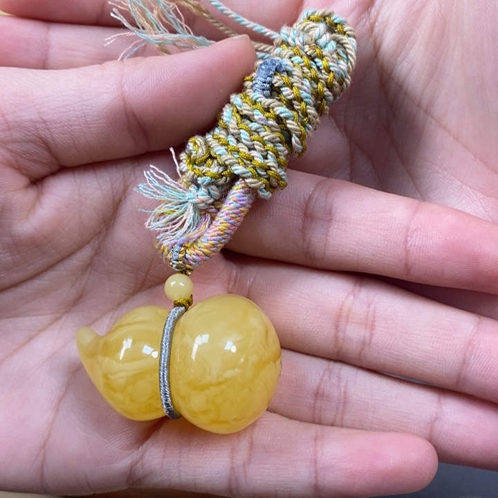 琥珀裸石未镶嵌葫芦