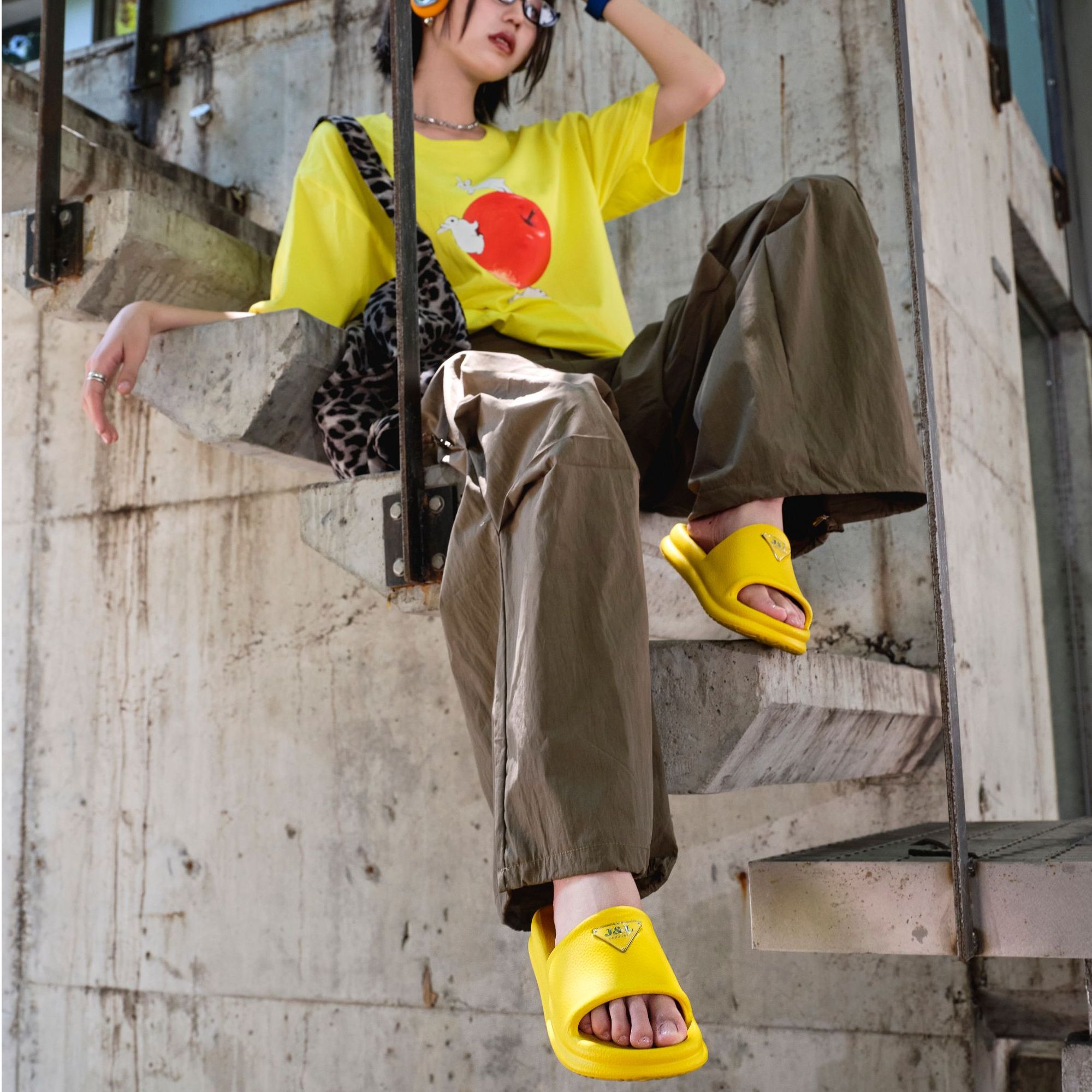 家家乐J&L2025新款叠云厚底防滑休闲外穿凉拖鞋女士居家洗澡适用