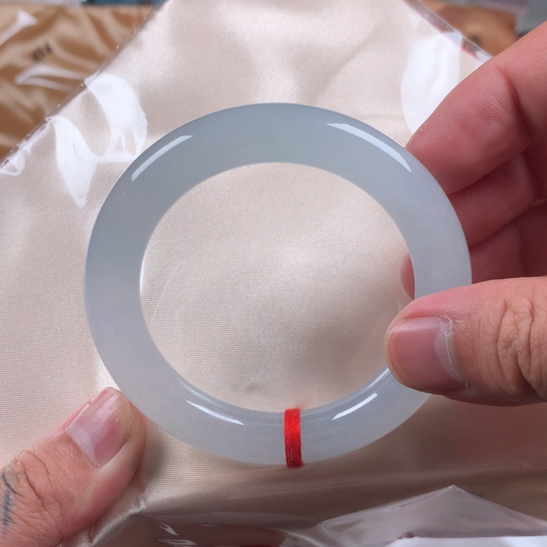 翡翠手镯未镶嵌翡翠手镯