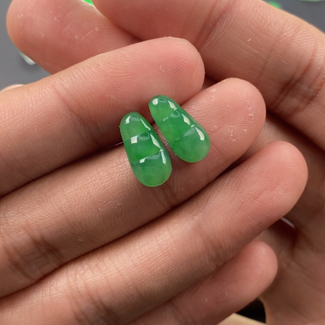 翡翠耳饰未镶嵌翡翠