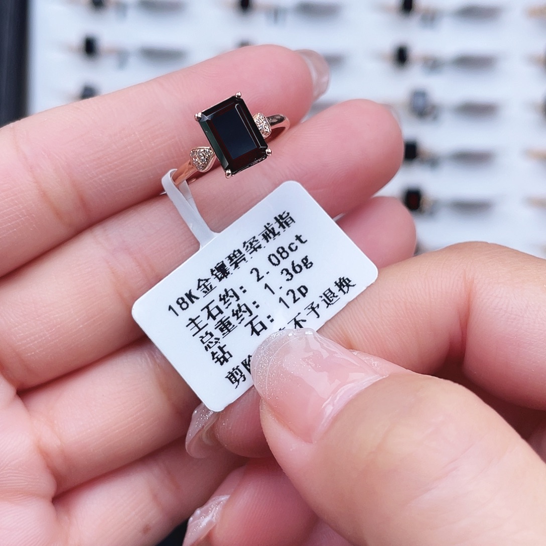 18K金镶嵌戒指碧玺