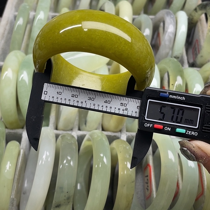 蛇纹石玉未镶嵌手镯1008