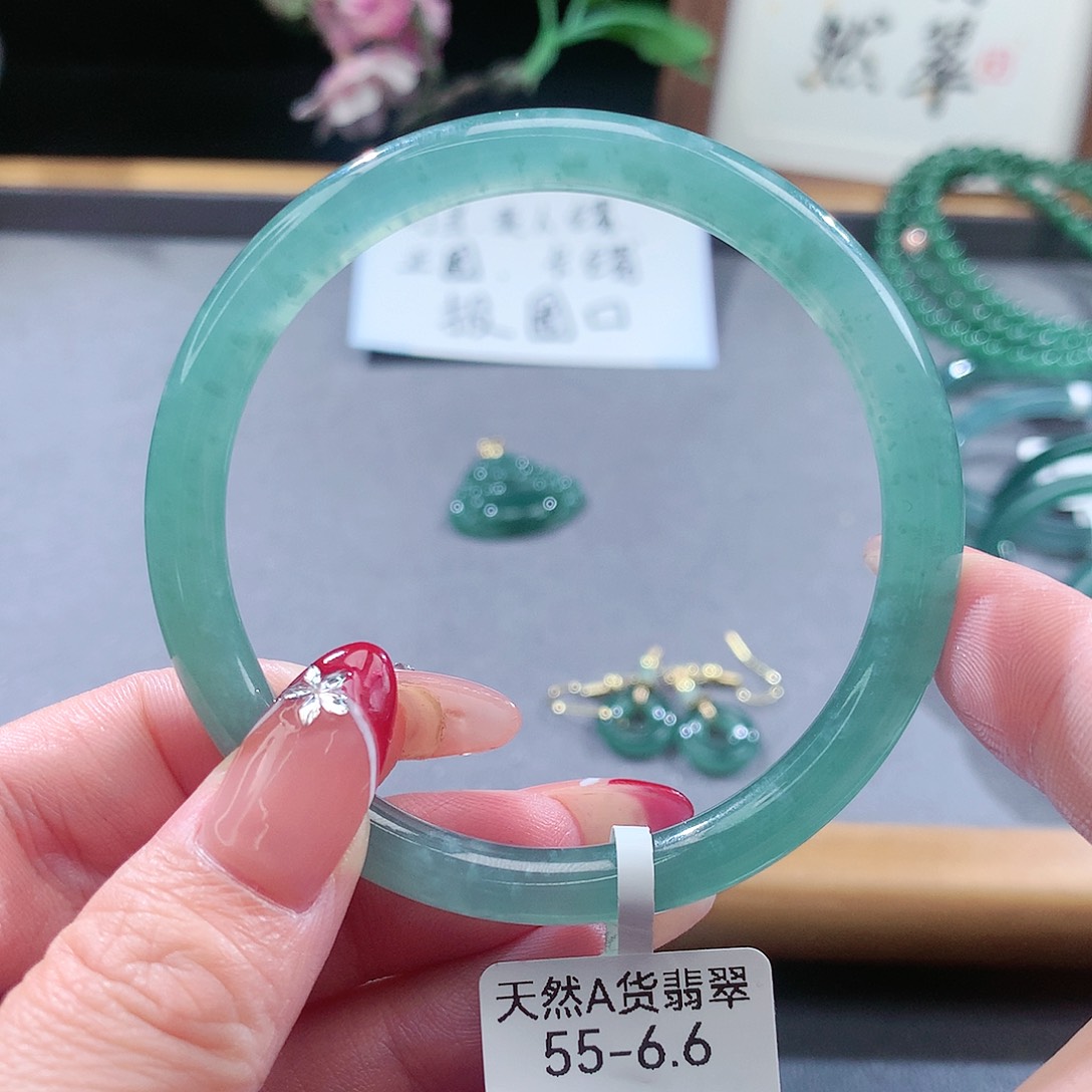 翡翠手镯（圆镯）未镶嵌