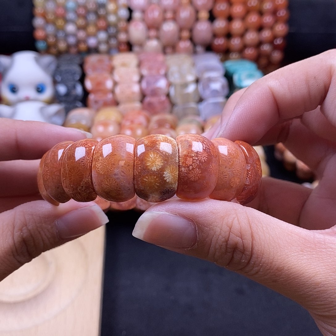 断***念硅化珊瑚（珊瑚玉）手牌未镶嵌