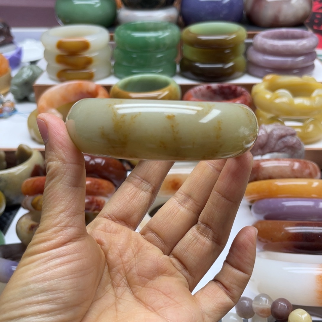 因***啊石英岩玉未镶嵌手镯