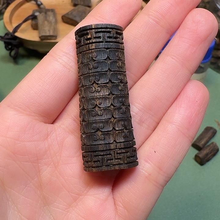 @***影沉香碎屑沉香海南至尊黑棋树心油雕刻老香4.4克