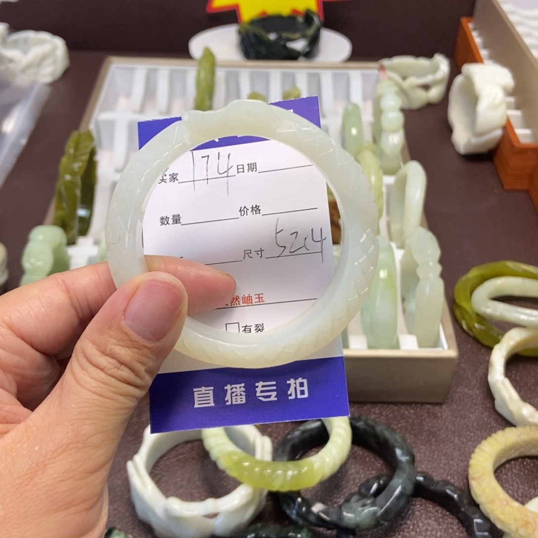 蛇纹石玉手镯未镶嵌