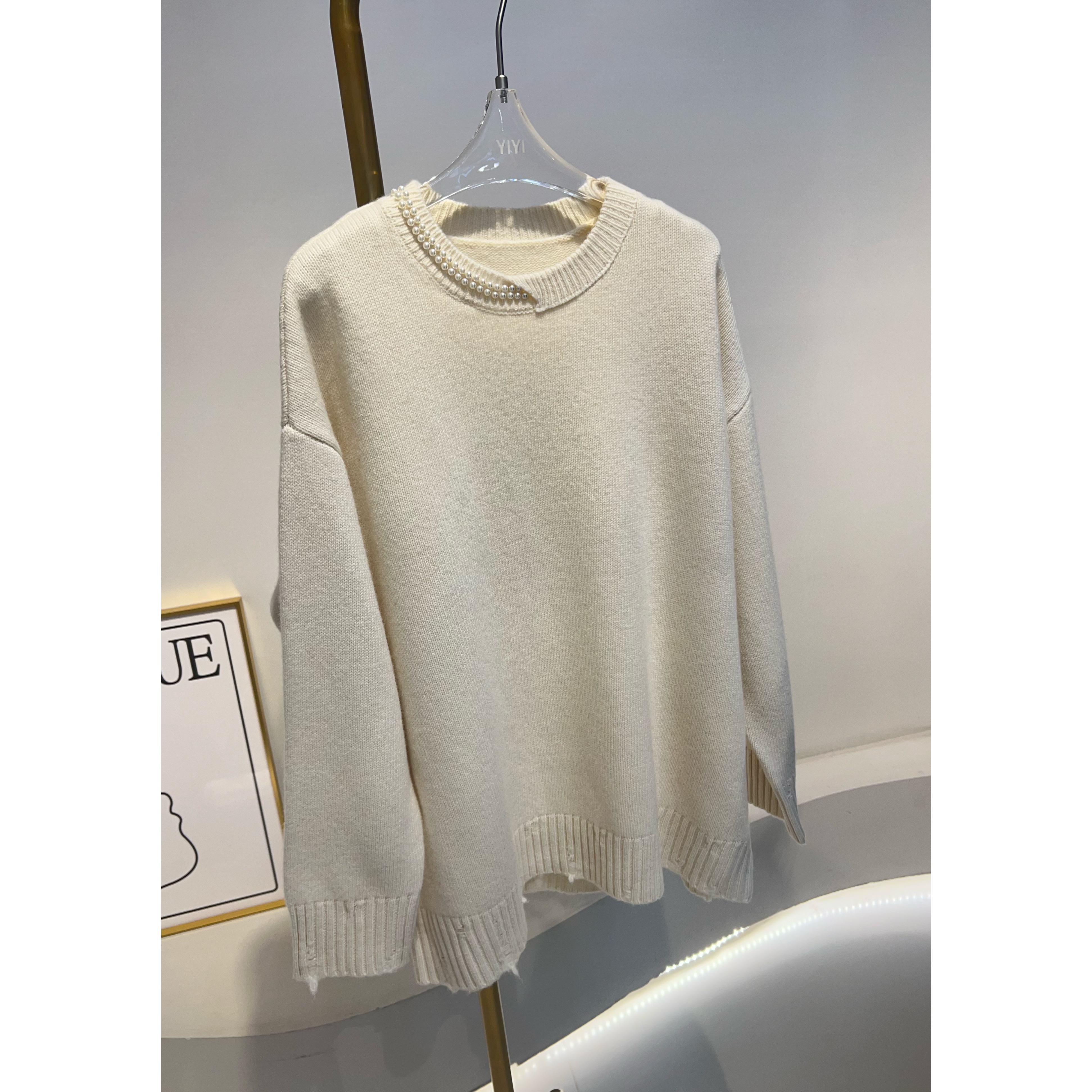 YIYI  2025秋季新品   时尚圆领领口钉珠宽松显瘦百搭针织上衣