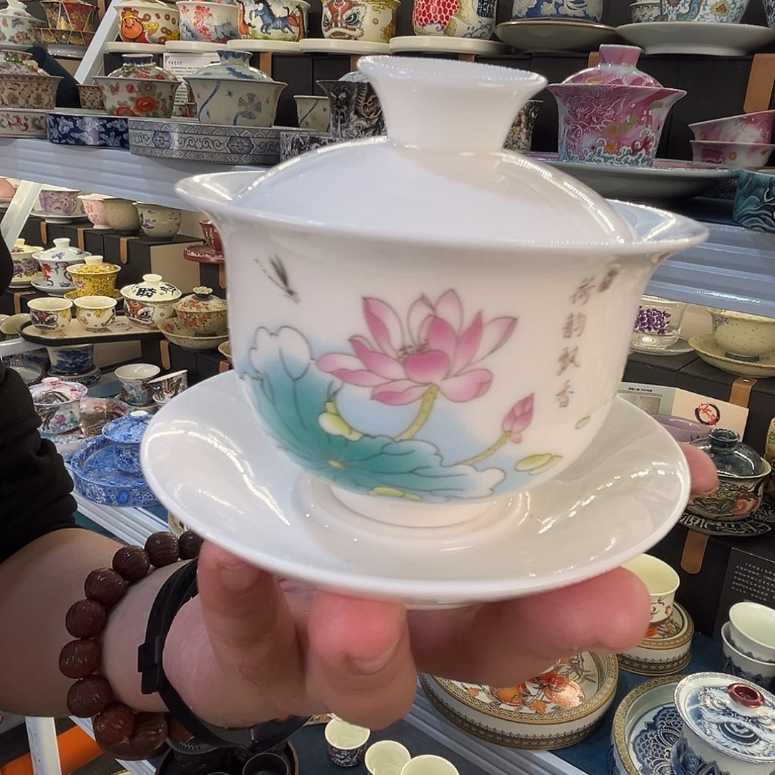 这些盖碗很漂亮！！！