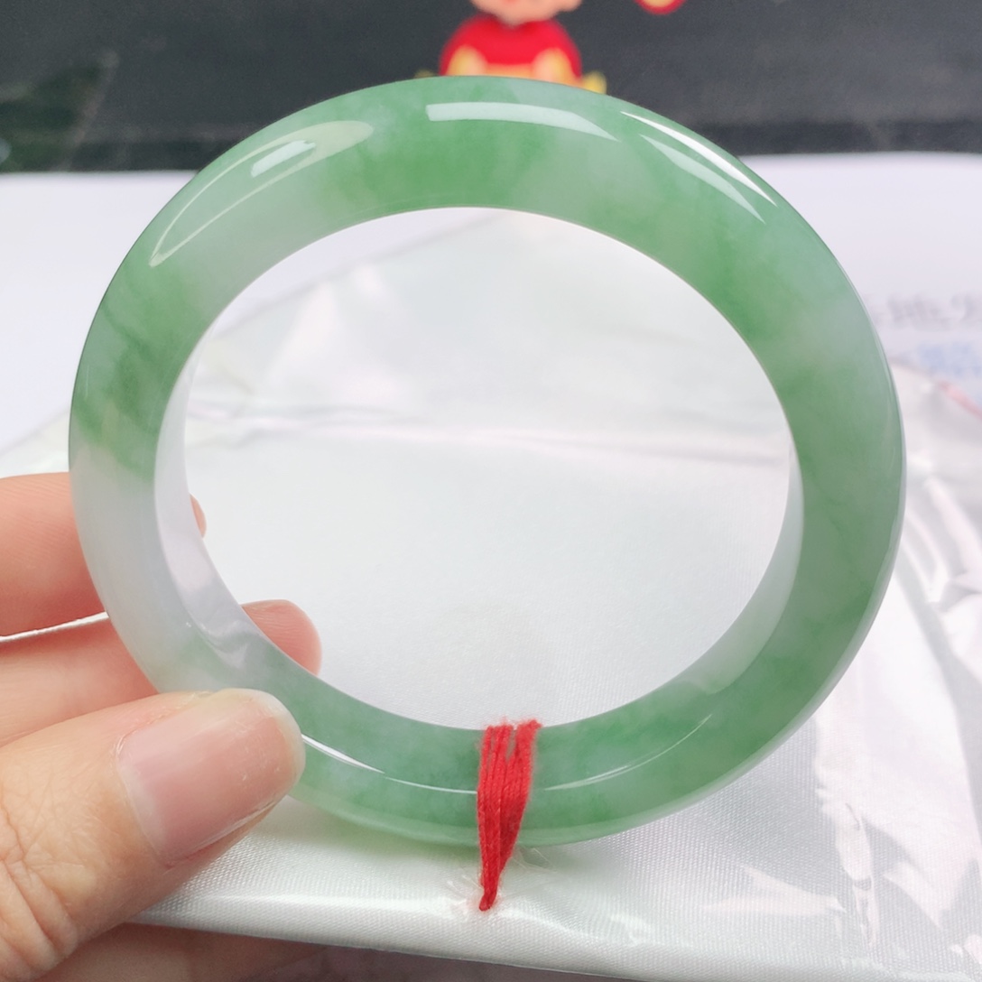 翡翠未镶嵌手镯正