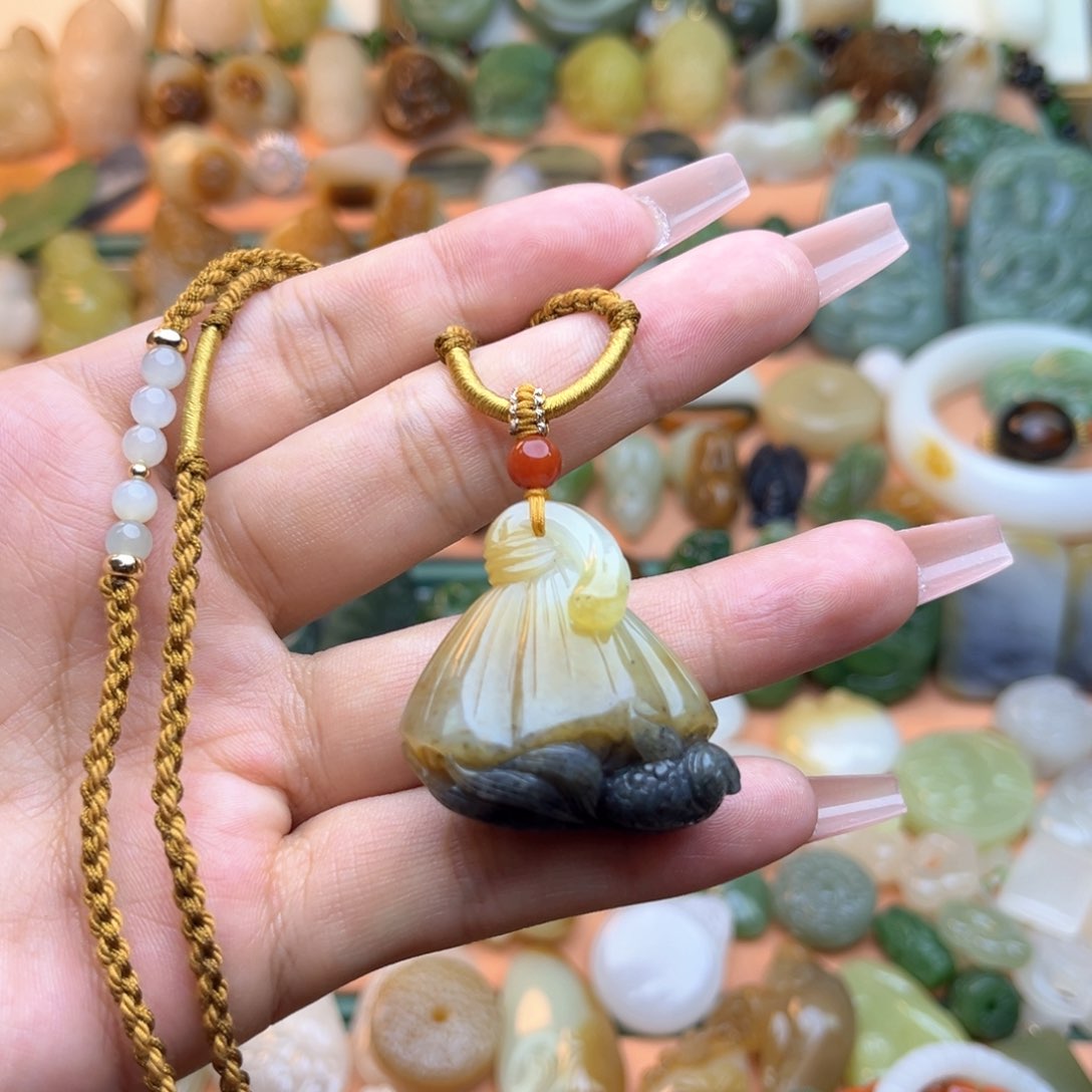 和田玉颈饰未镶嵌