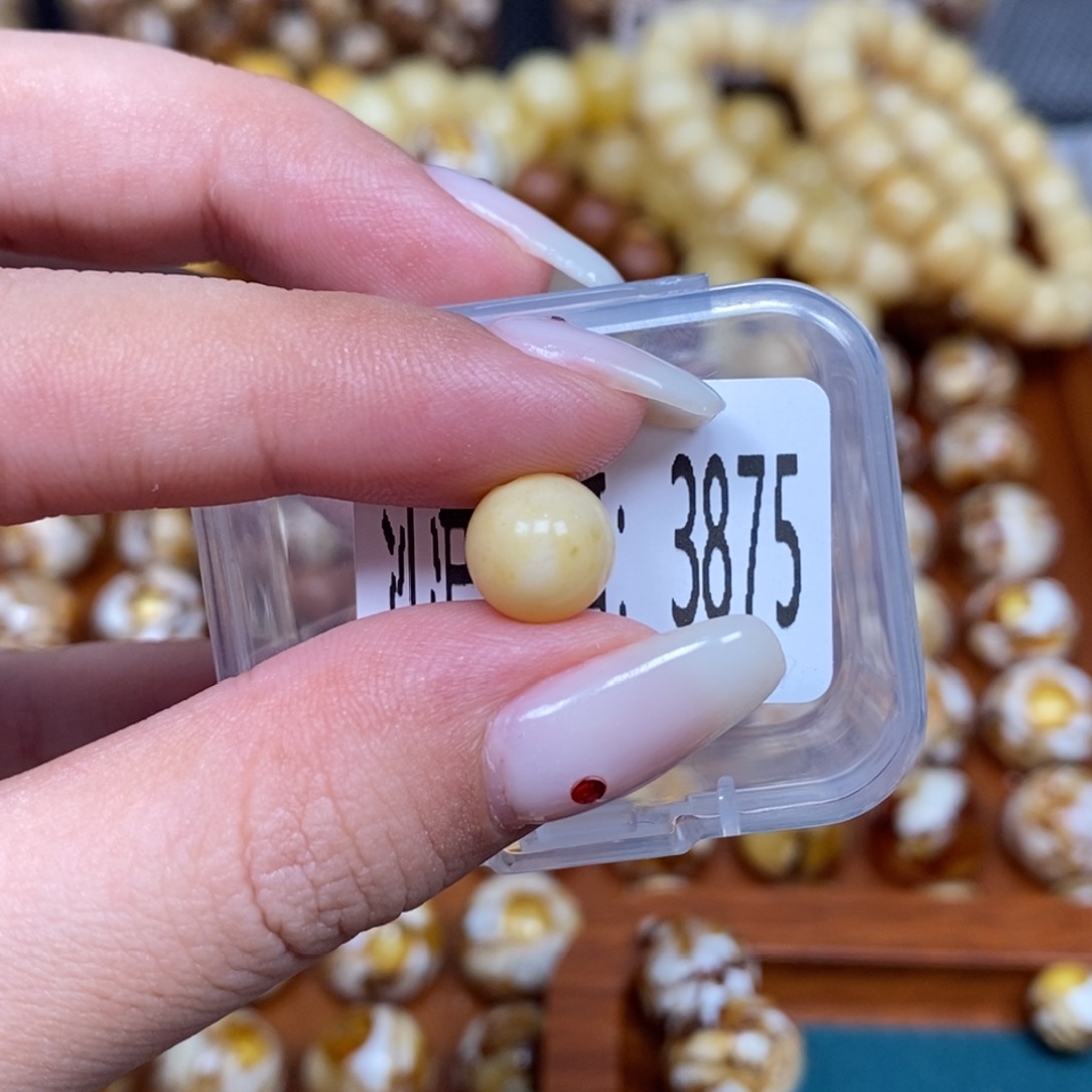 蜜蜡未镶嵌珠宝奇石3875