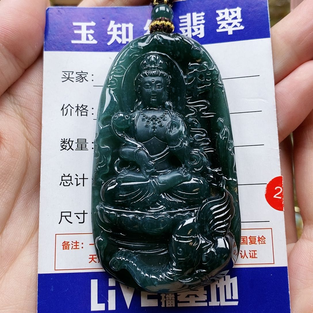 翡翠未镶嵌颈饰普贤菩萨