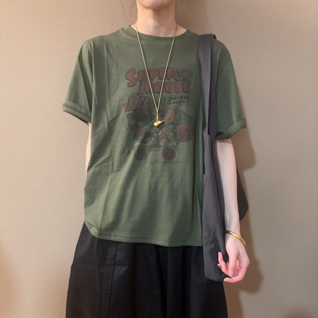 韩系卡通军绿色T恤