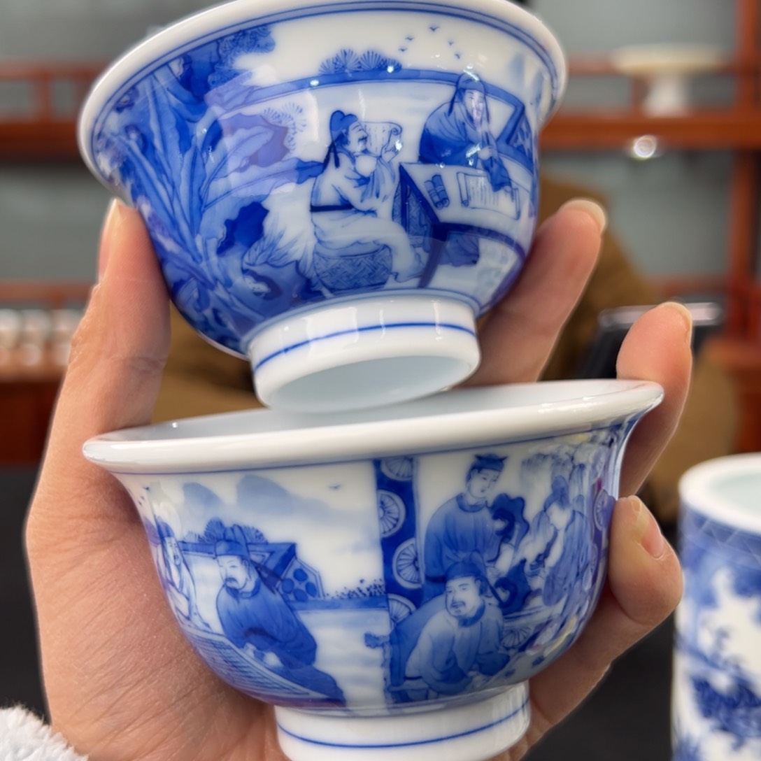 用****2柴窑青花十八学士压手杯一对