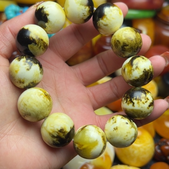 琥珀手串未镶嵌蜜蜡