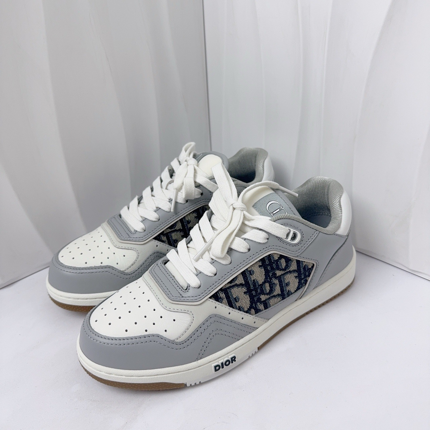 95新 DIOR/迪奥 37码/b27灰白低帮板鞋/