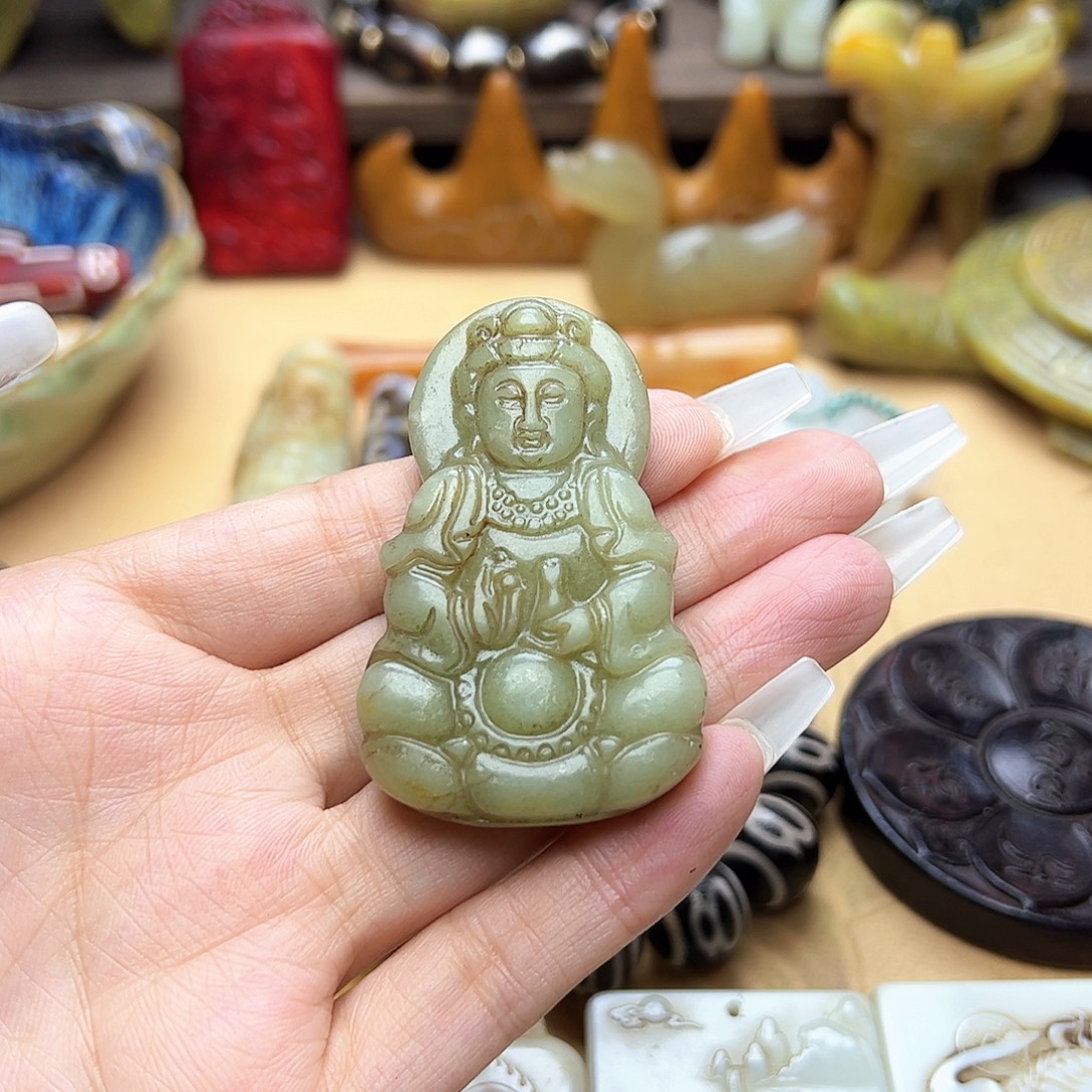 蛇纹石玉未镶嵌颈饰