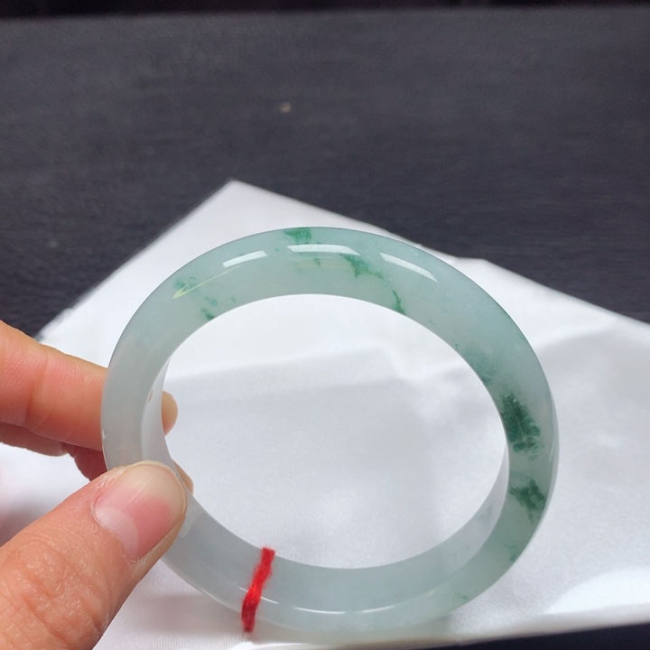 翡翠手镯未镶嵌57圈