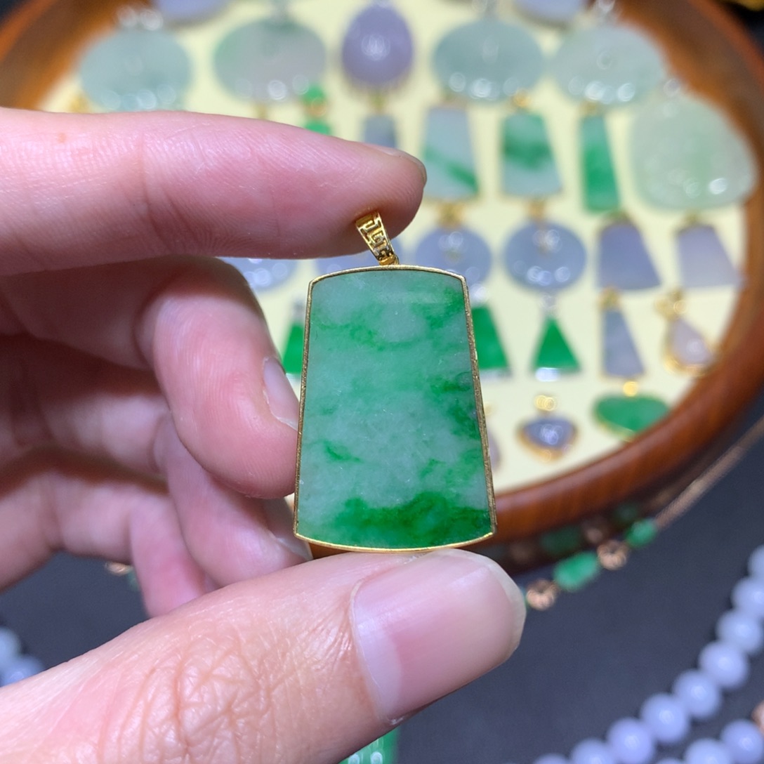 翡翠吊坠(不含链)18K金镶嵌