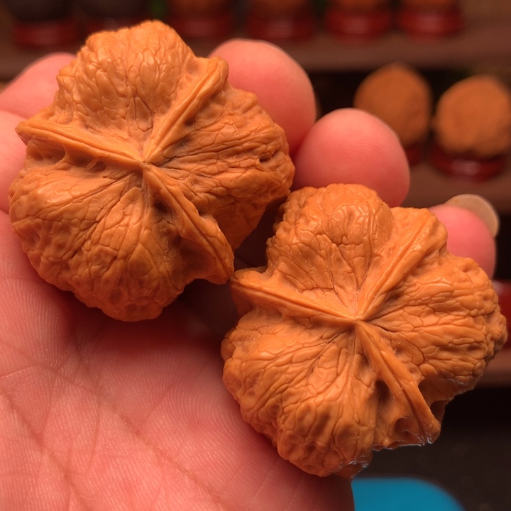 文玩核桃吊坠三棱