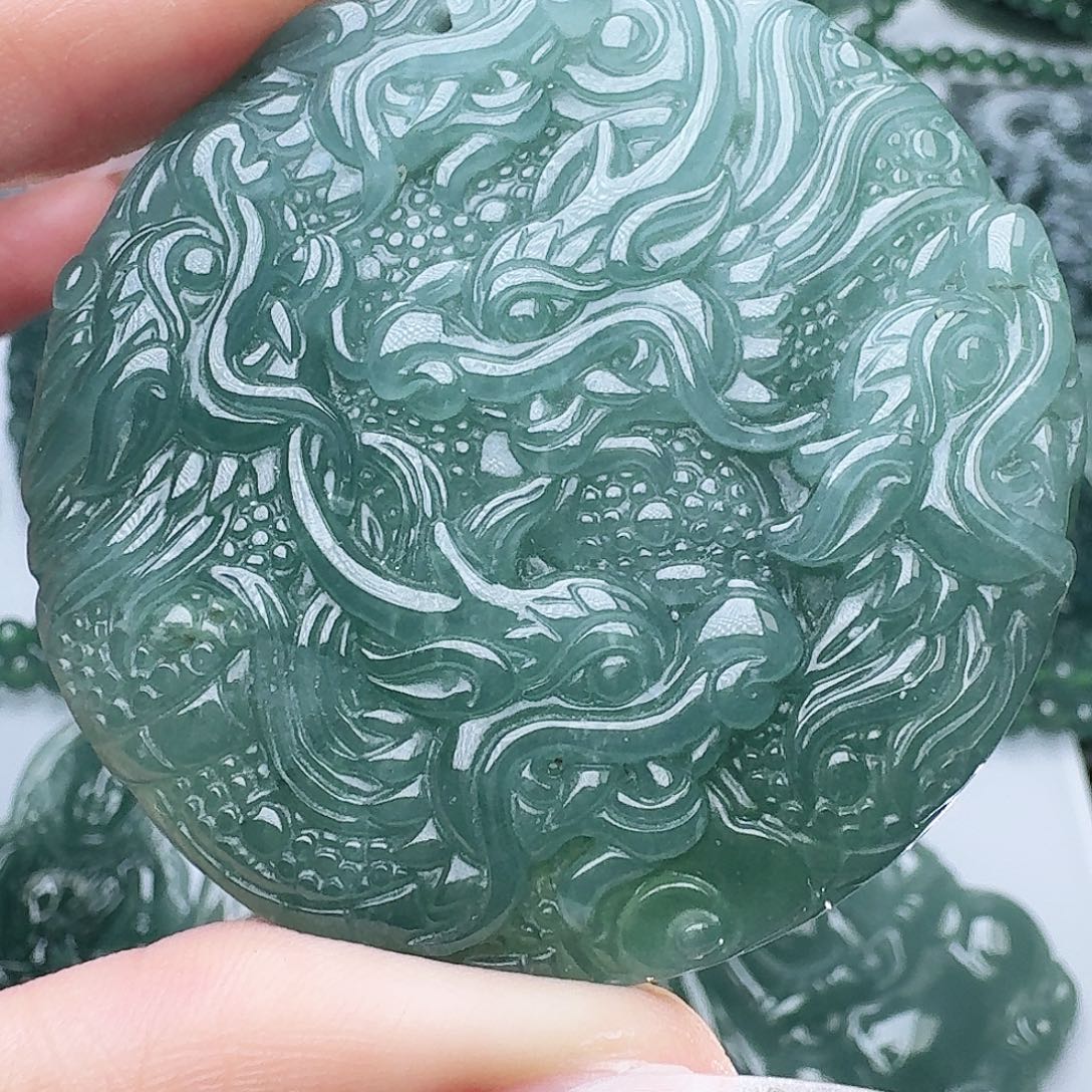 翡翠未镶嵌颈饰11