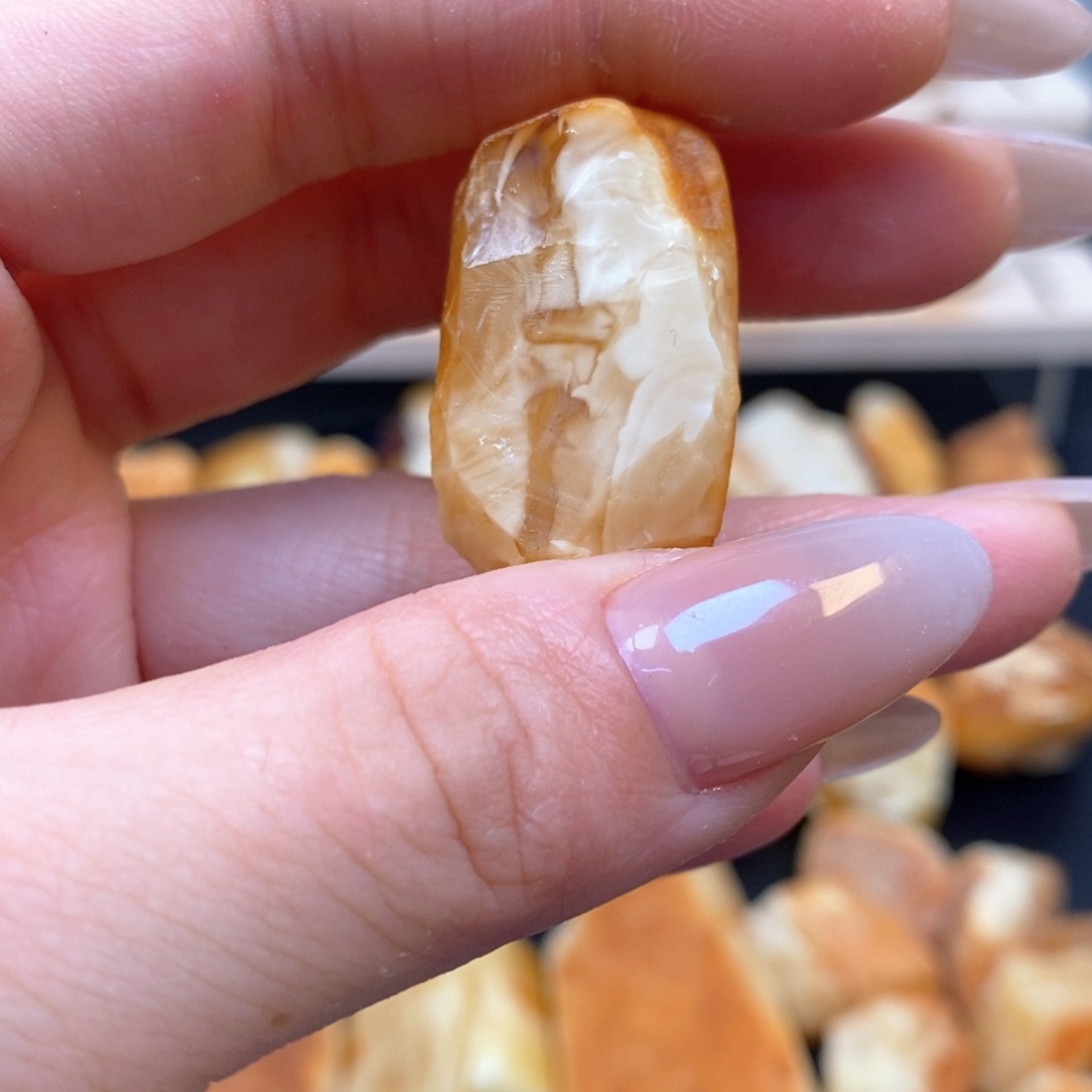 定制琥珀未镶嵌常*?天然蜜蜡原石加工不退不换