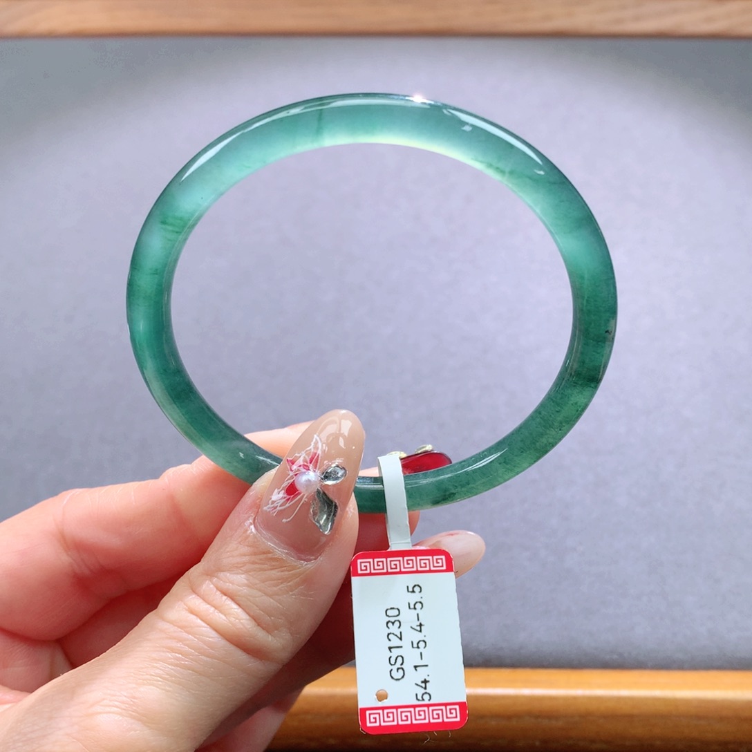 翡翠手镯未镶嵌天然翡翠手镯