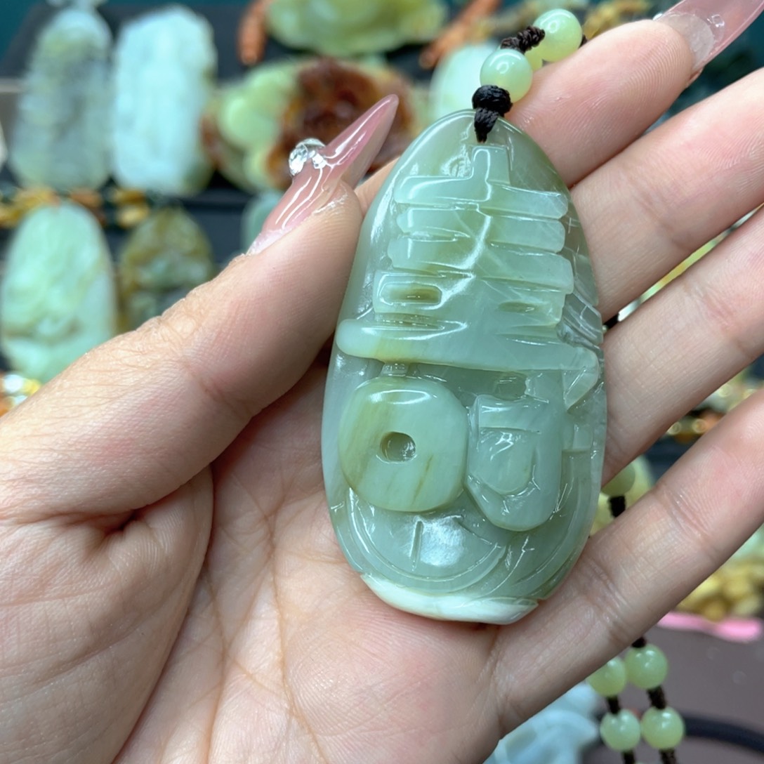 蛇纹石玉颈饰未镶嵌