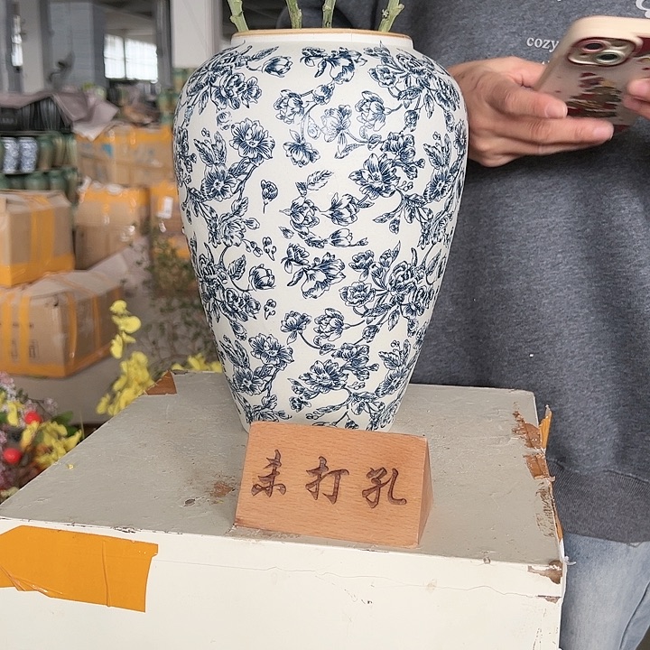 景德镇陶瓷花瓶工厂