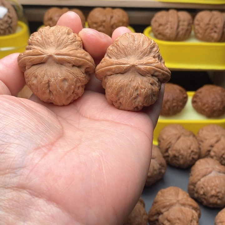 文玩核桃把件啦****啦元宝