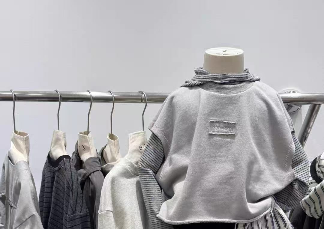 尖尖帽条纹打底➕马甲