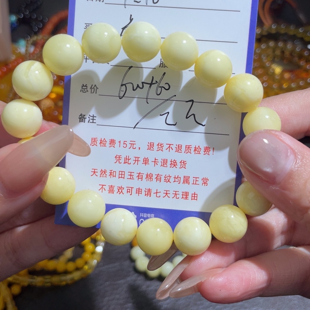 蜜蜡颈饰未镶嵌戚*征不退