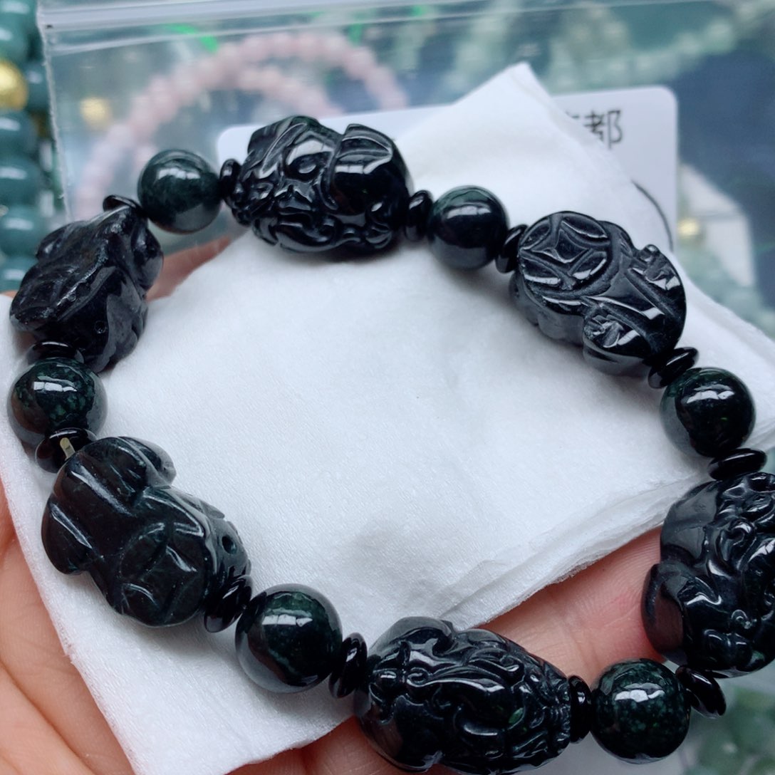 翡翠颈饰未镶嵌吊坠