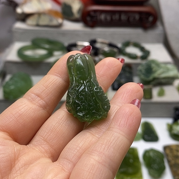 蛇纹石玉挂件未镶嵌