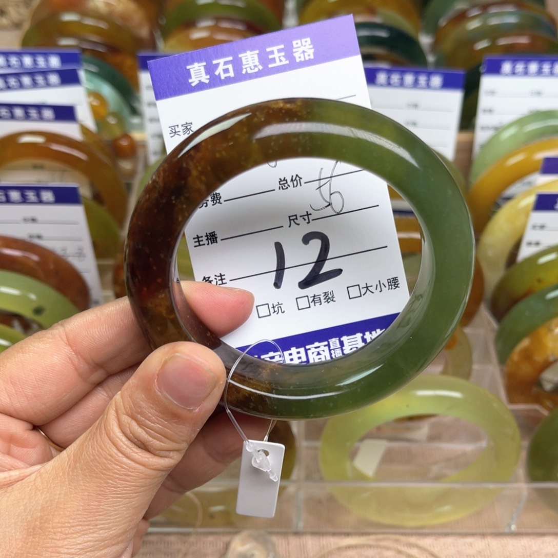 蛇纹石玉手镯未镶嵌