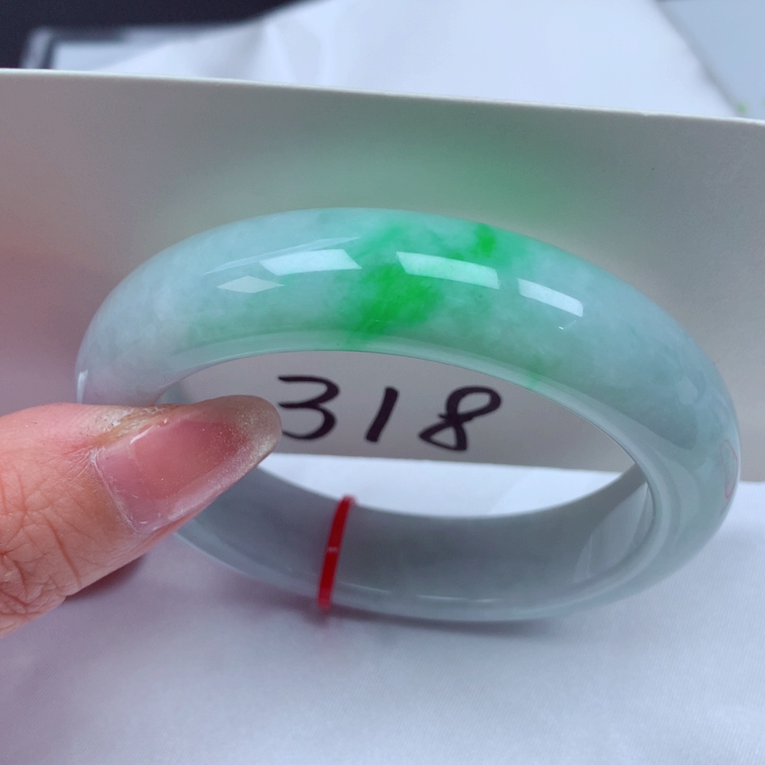 翡翠手镯未镶嵌翡翠