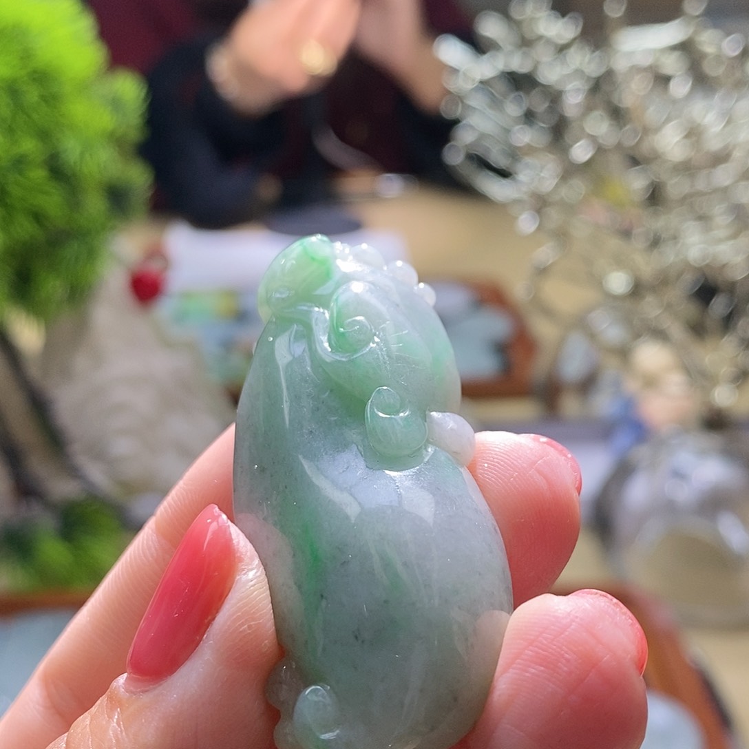 【闪购商品】翡翠颈饰未镶嵌瓜