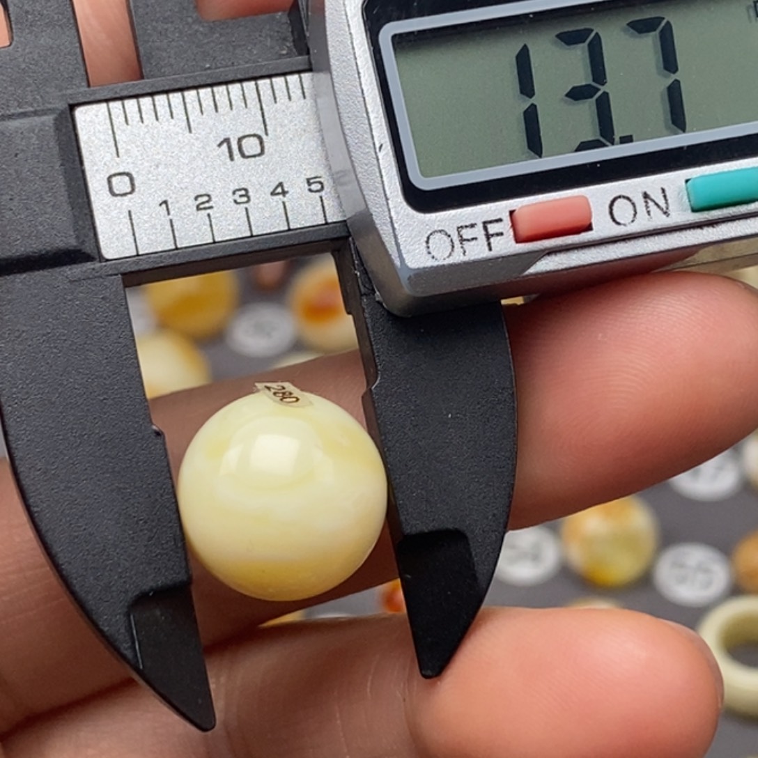 未镶嵌蜜蜡珠宝奇石