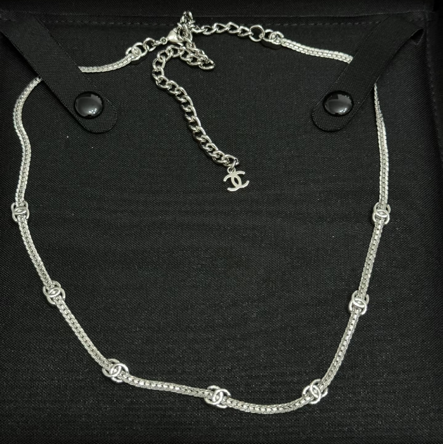 未使用 Chanel/香奈儿 未使用银色七花金属经典双C设计