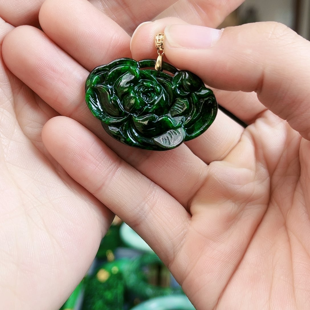 翡翠颈饰18K金镶嵌吊坠