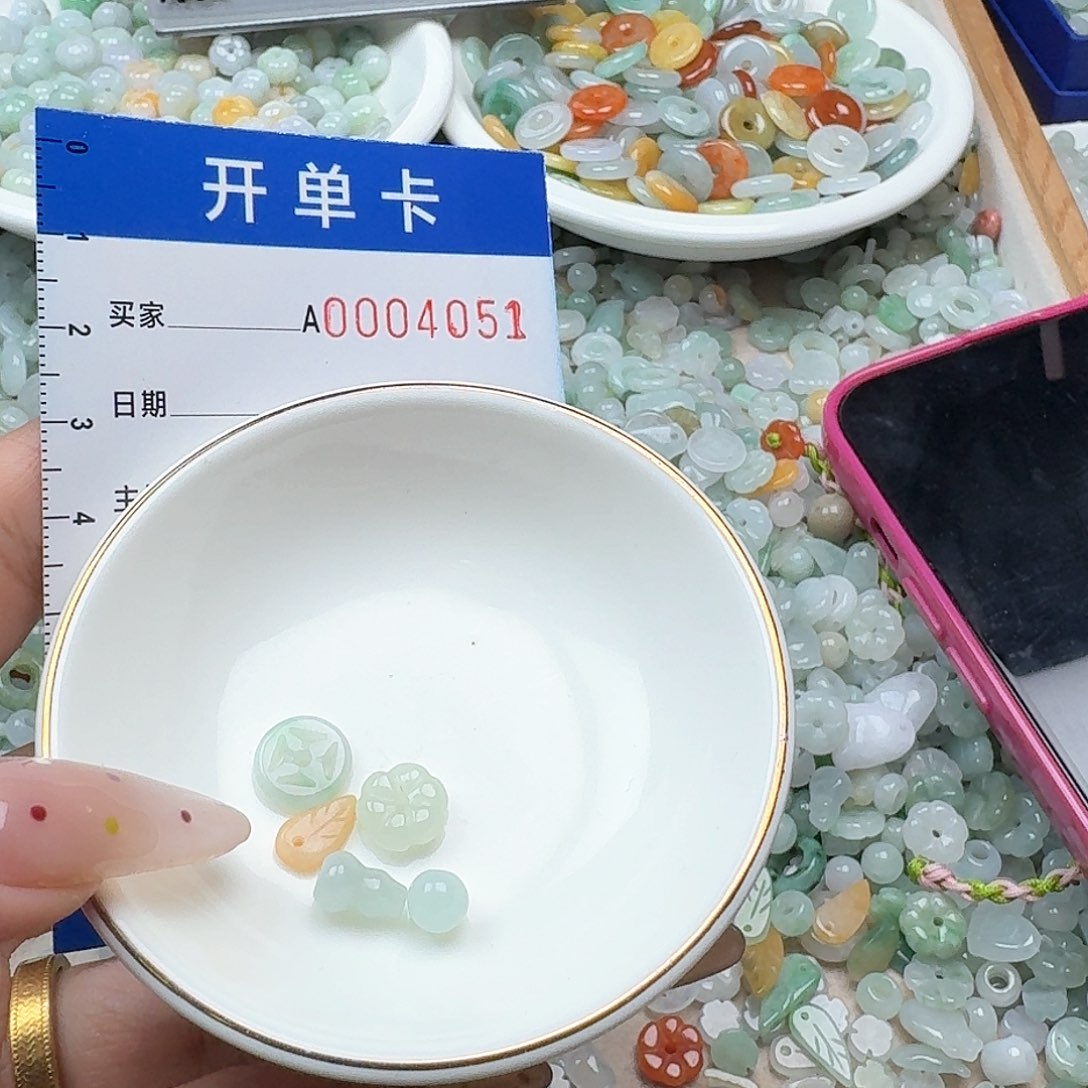 鱼****颈饰未镶嵌翡翠翡翠