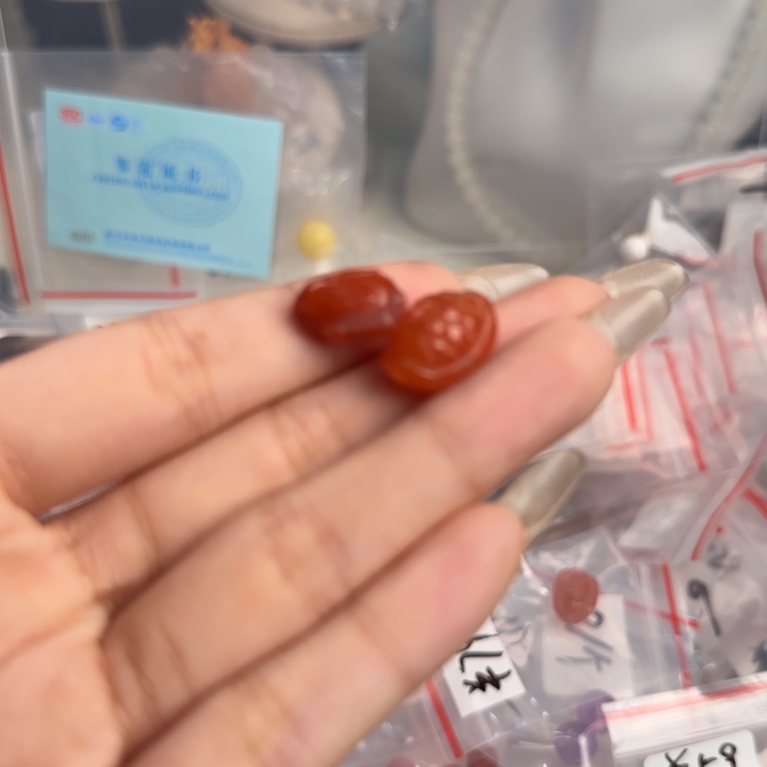 南红玛瑙未镶嵌颈饰龟兔赛跑