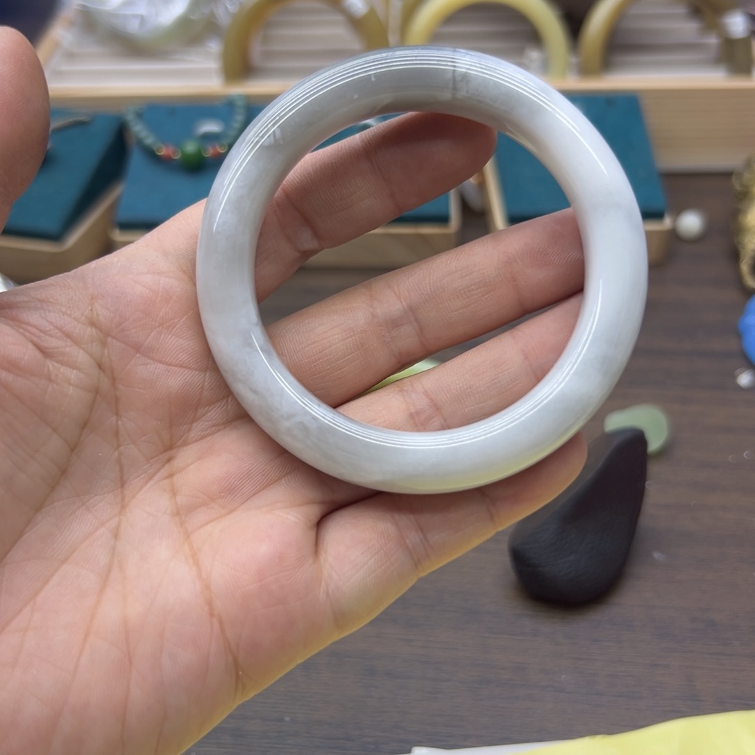 和田玉未镶嵌手镯57.7圈围1079