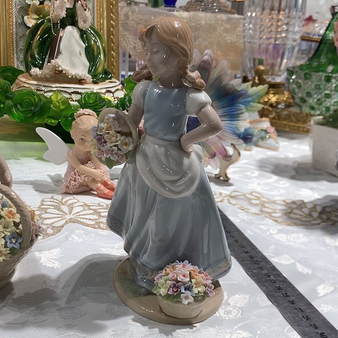 摆件0278骨瓷双马尾女孩摆件礼盒装