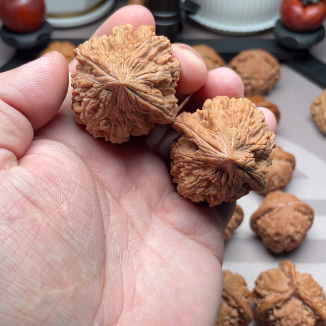 文玩核桃吊坠弥*亚大故事