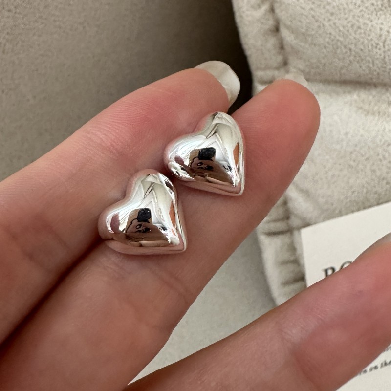 925银耳饰 韩版小众基础款光面小爱心耳钉韩式风简约百搭心形耳环