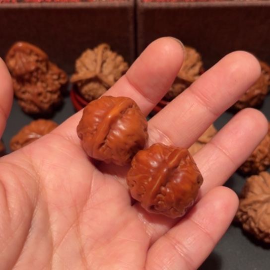 文玩核桃吊坠小手捻